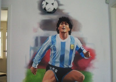 Diego Maradona - namalowany mural w pokoju