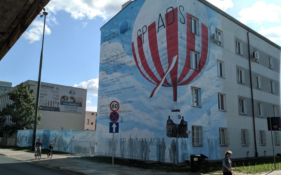 Mural artystyczny z balonem uczczący dokonania Franciszka Hynka, który był dwukrotnym zdobywcą Pucharu Gordona Bennetta. Mural był zrealizowany w ramach budżetu partycypacyjnego w Warszawie.