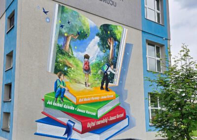namalowany mural na szkole im. Korczaka w Busku-Zdroju