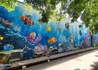 namalowana rafa koralowa - egzotyczne rybki namalowane na murze