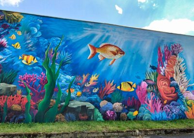 namalowana rafa koralowa - egzotyczne rybki namalowane na murze