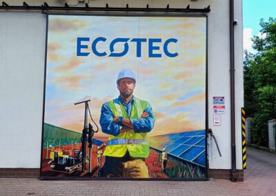 wykonany mural na bramie magazynu firmy tworzącej elektrownie słoneczne
