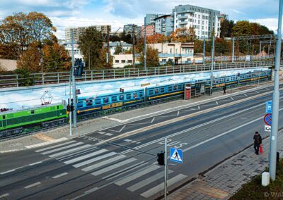 wykonany mural - pociąg z kibicami Pogoni Szczecin
