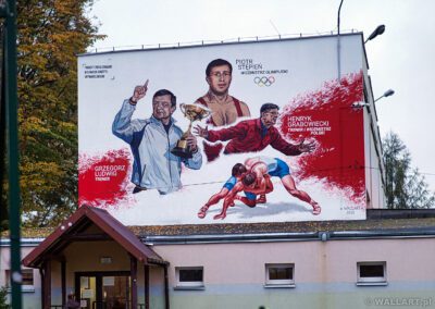 wykonany mural z zapaśnikami na szkole