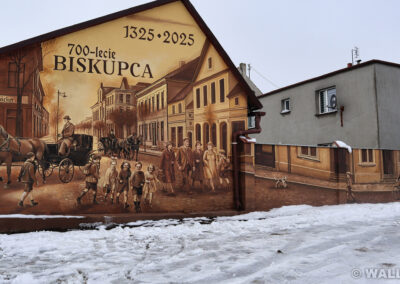 wykonany mural - 700 lecie Biskupca