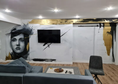 mural w pokoju - grafika w salonie tworzy wyjątkowy klimat w mieszkaniu