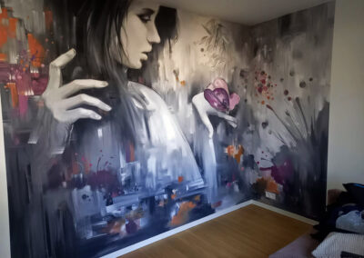 malowidło artystyczne w sypialni tworzy unikalny charakter wnętrza