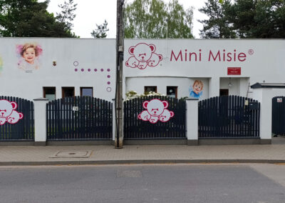 wykonane malowidła na ścianie przedszkola Mini Misie - dzieci i ich emocje