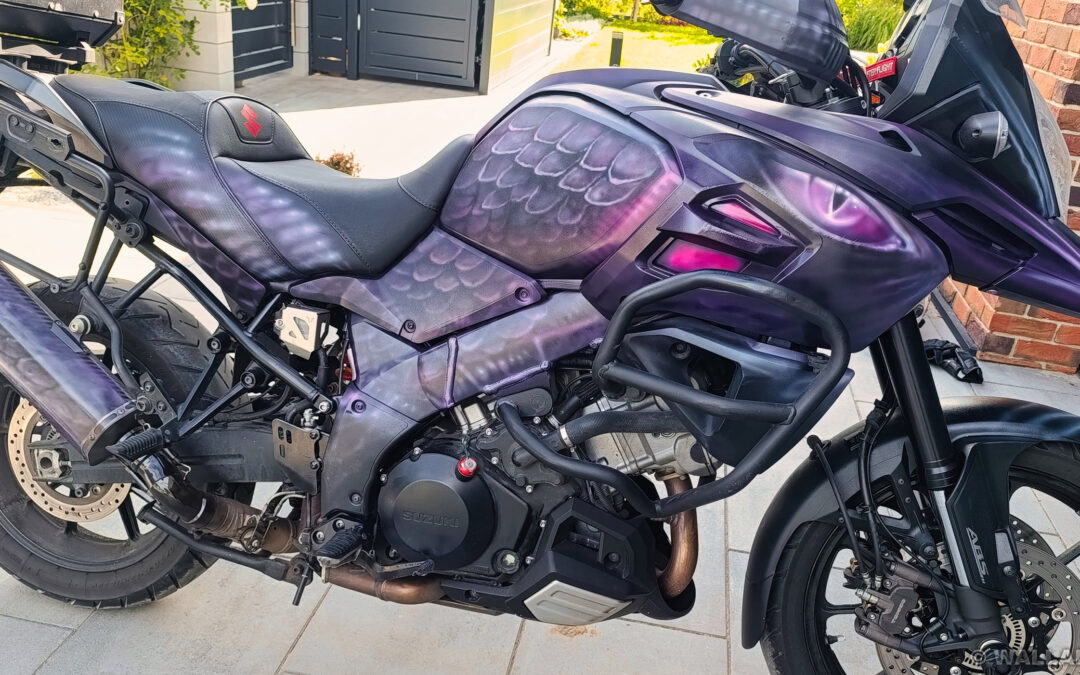 pomalowany motocykl - Suzuki V-strom, malowanie motocykla aerografem