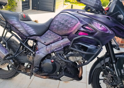 pomalowany motocykl - Suzuki V-strom, malowanie motocykla aerografem